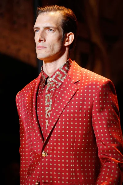 Look 3